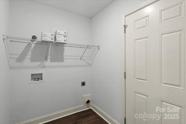 a view of a house with backyard porch and garden