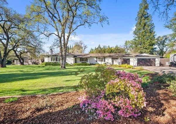 a view of a house with a big yard