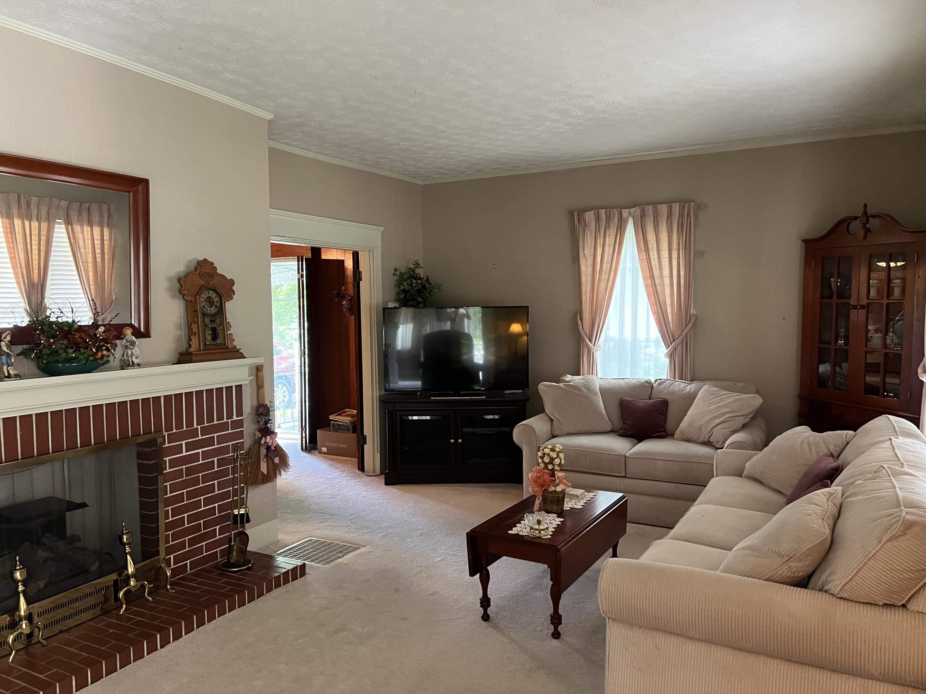 809 Lancaster Street Stanford, KY 40484 - Photo 5 of 25 IMG_3848