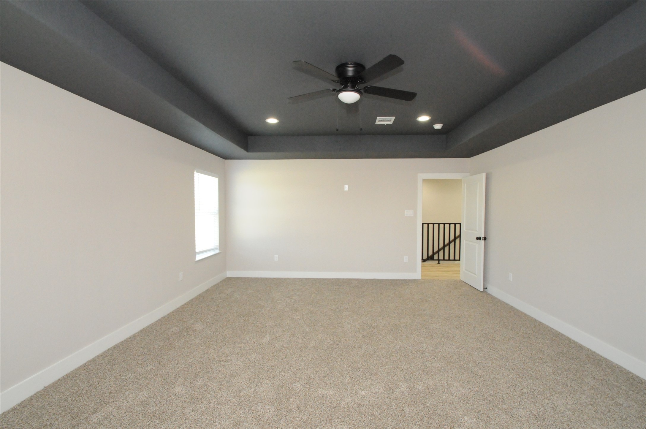 8203 Gladstone Street Houston, TX 77051 - Photo 21 of 41 en empty room with windows and chandelier fan