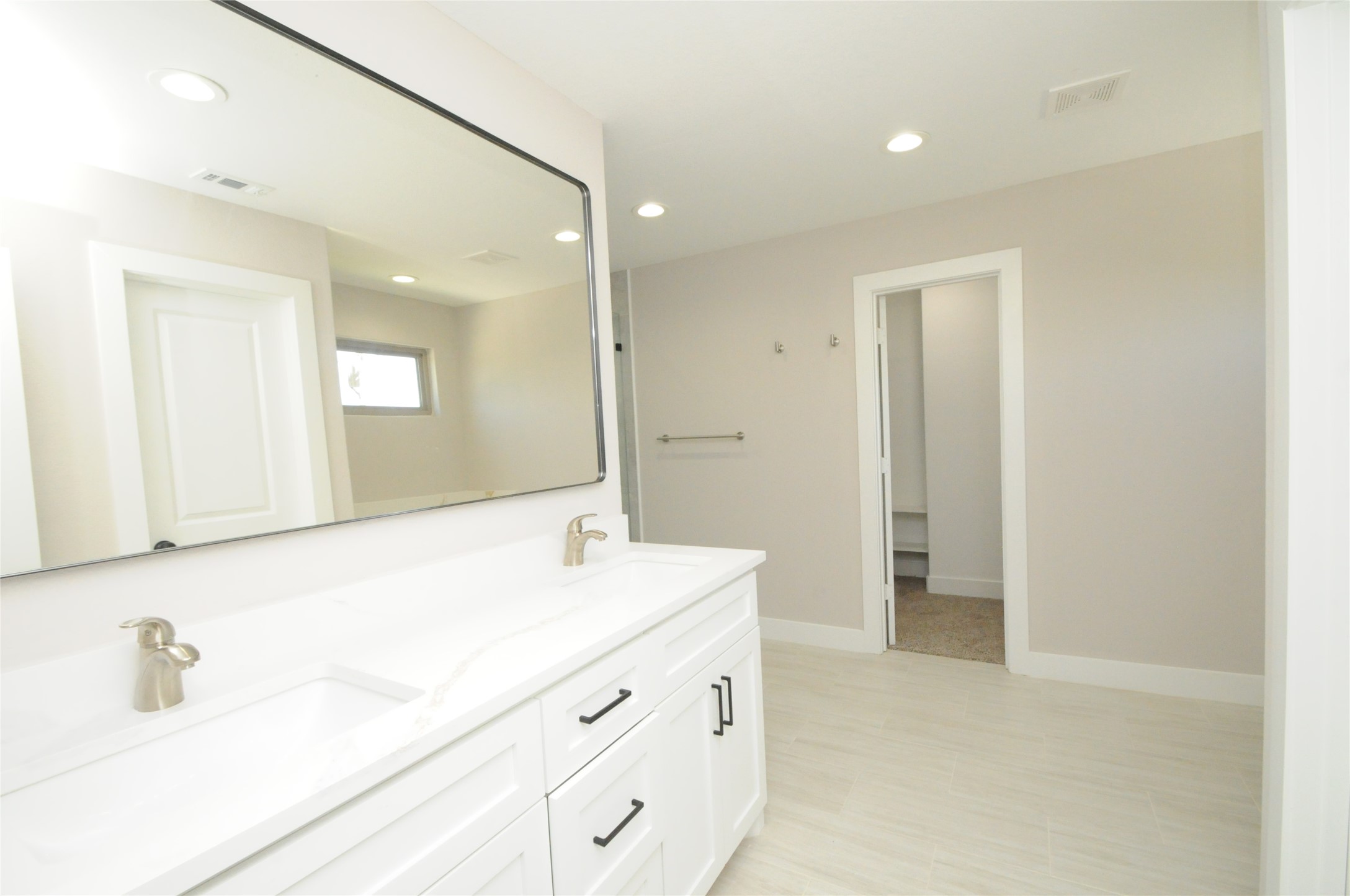 8203 Gladstone Street Houston, TX 77051 - Photo 23 of 41 a bathroom with a sink a mirror and a shower