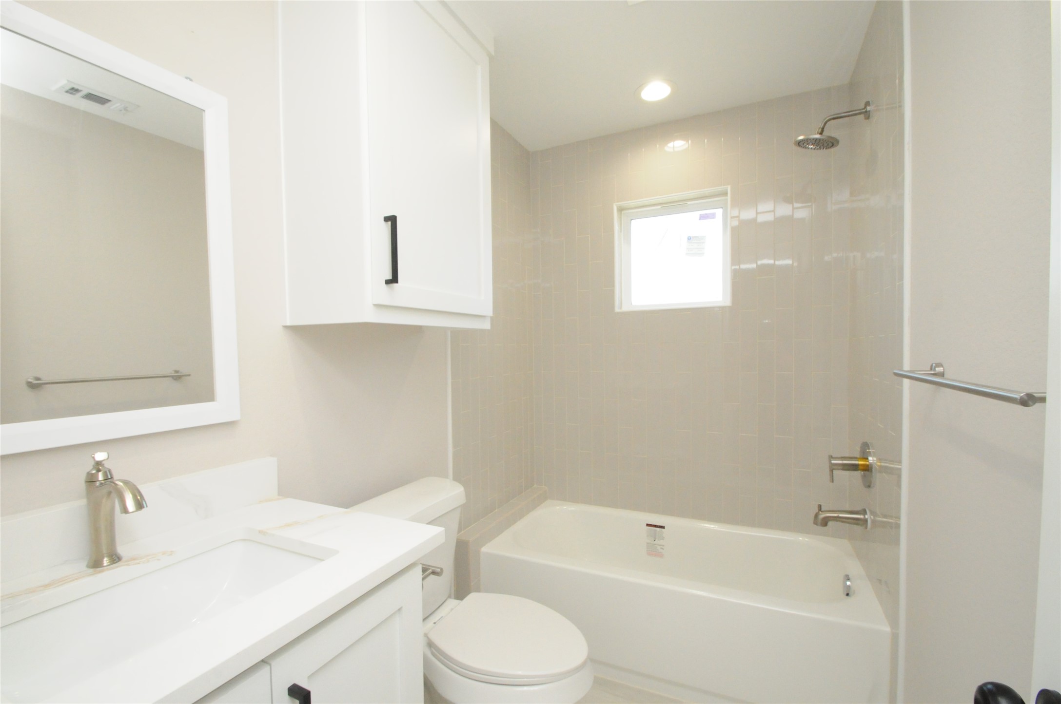 8203 Gladstone Street Houston, TX 77051 - Photo 36 of 41 a bathroom with a sink toilet vanity and bathtub