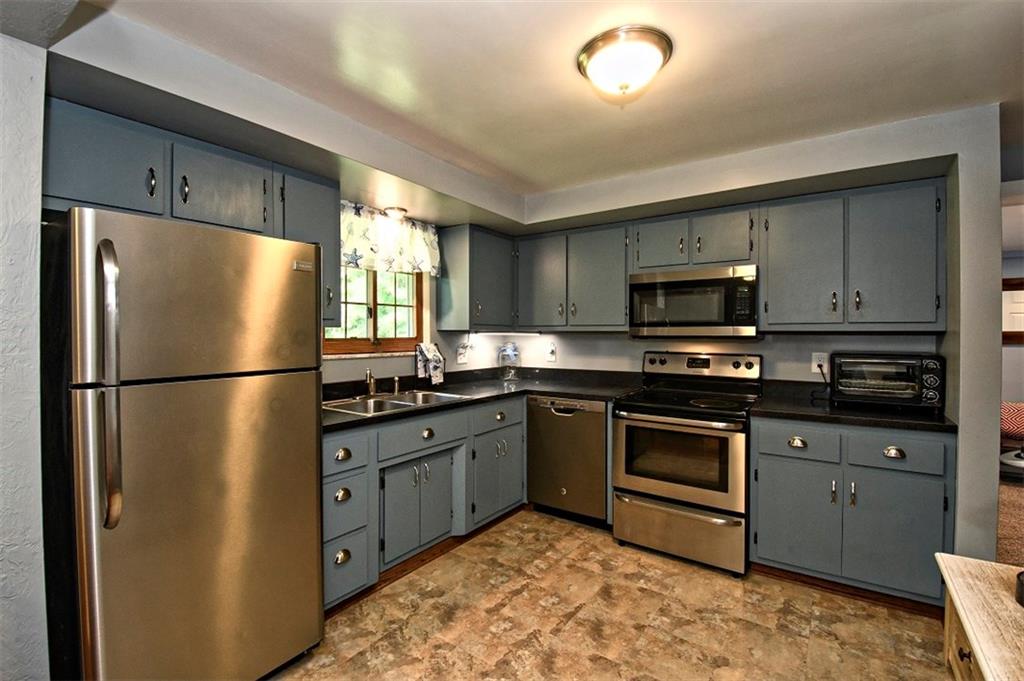 457 Cecil-Henderson Road Canonsburg, PA 15317 - Photo 9 of 24 Gallery Image 9