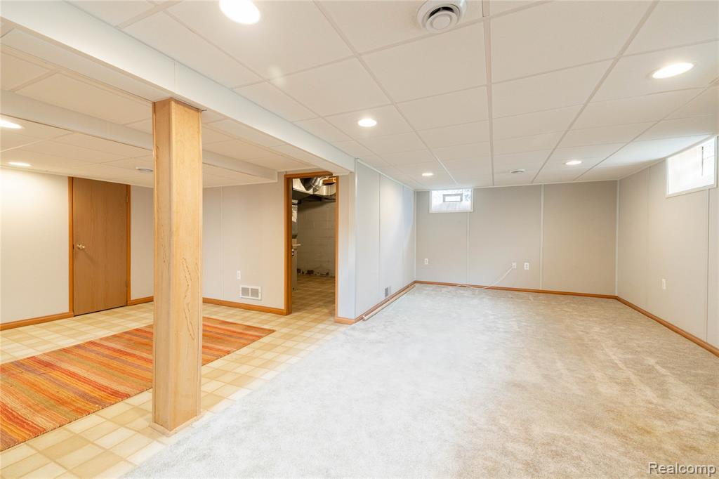 23211 Myrtle Street Dearborn, MI 48128 - Photo 23 of 36