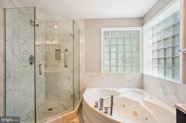 a view of empty room with window