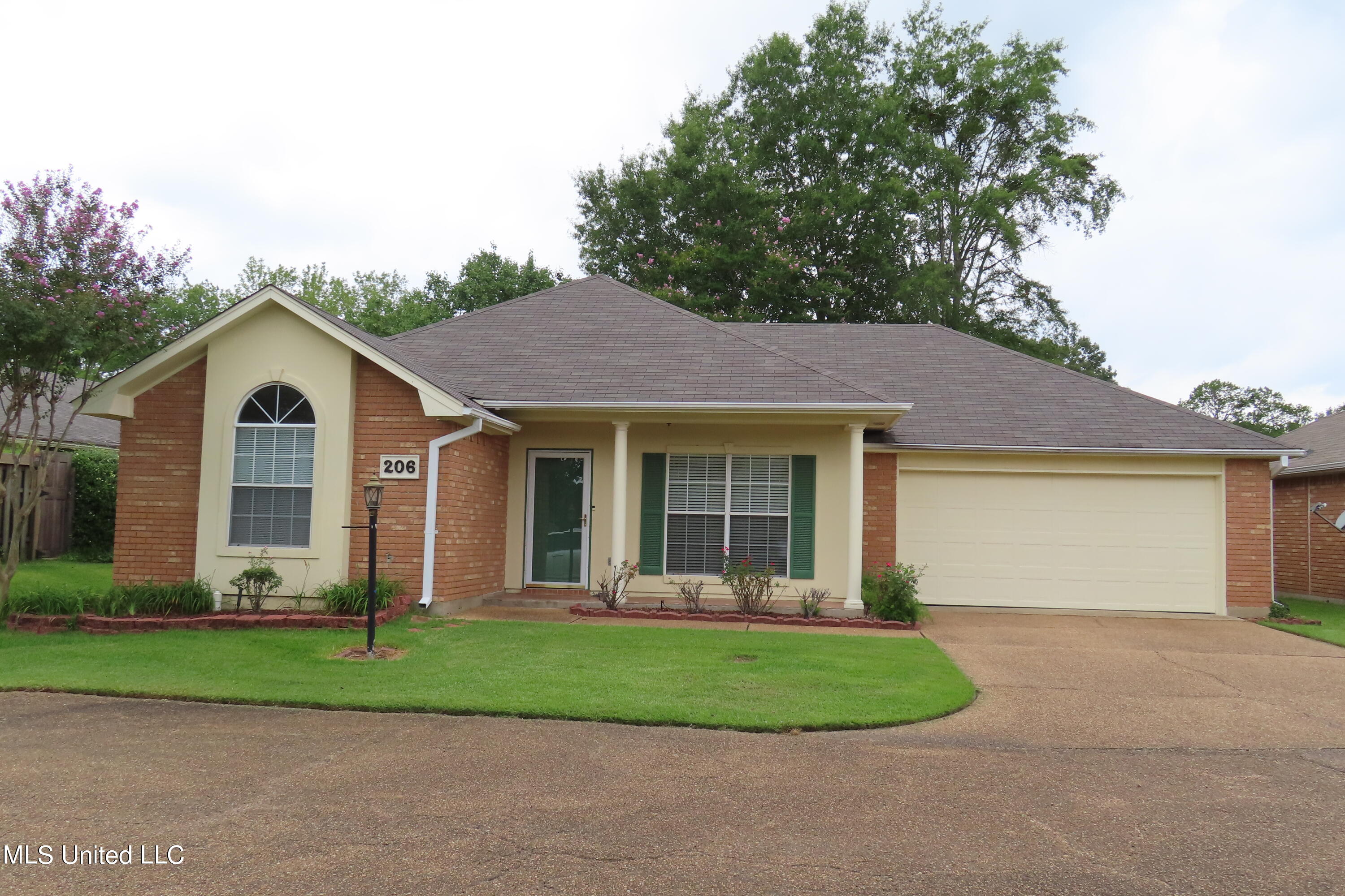 206 Waterfall Way Clinton, MS 39056 - Photo 1 of 17 IMG_3468