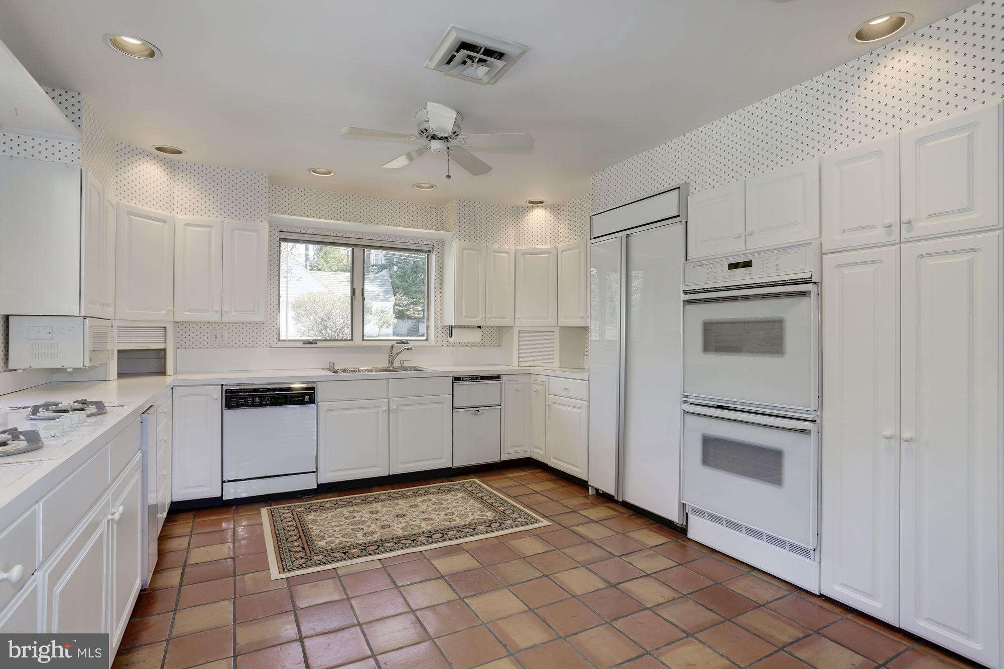 704 Stillwater Road Gibson Island, MD 21056 - Photo 5 of 30 Eat-in Kitchen