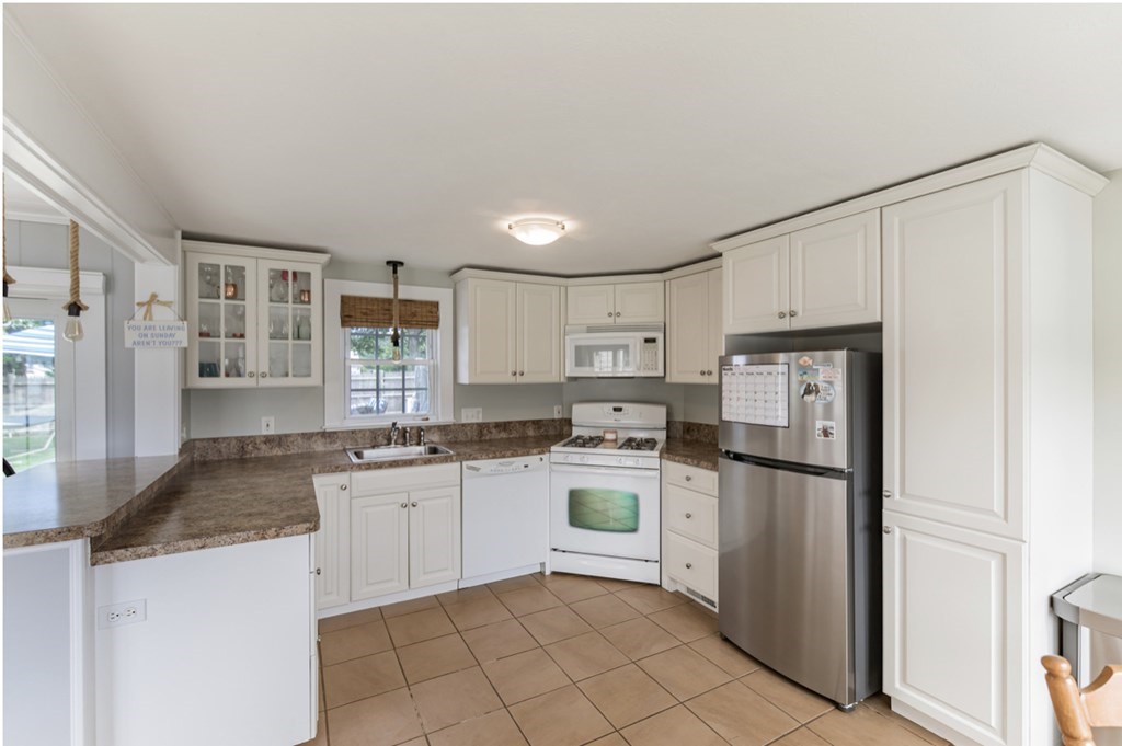 42 Davenport Road Dennis, MA 02670 - Photo 17 of 40 Gallery Image 17