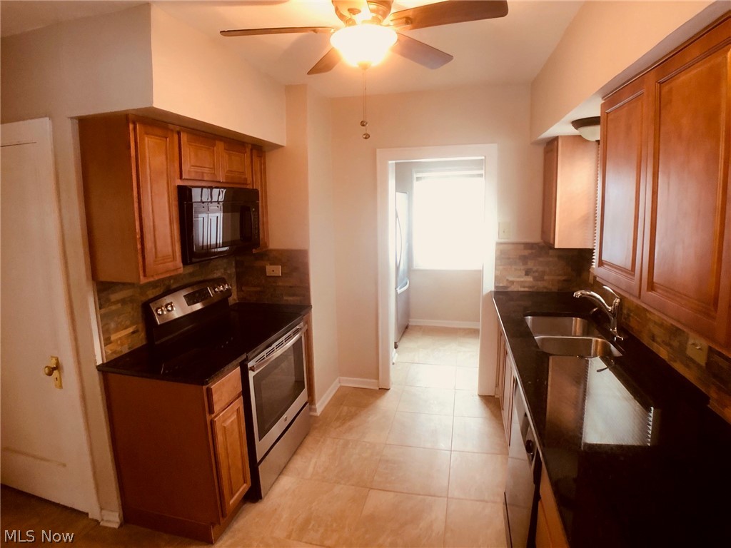 3072 Huntington Road Cleveland, OH 44120 - Photo 4 of 31