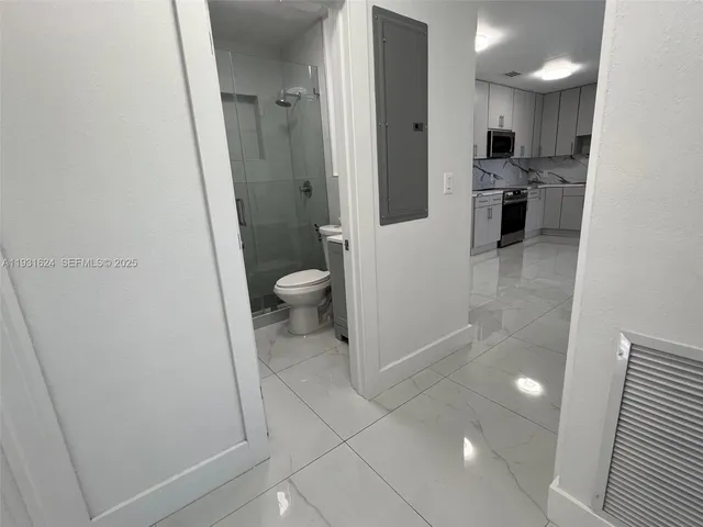 $2,900 | 5470 West 8th Lane, Hialeah, FL 33012