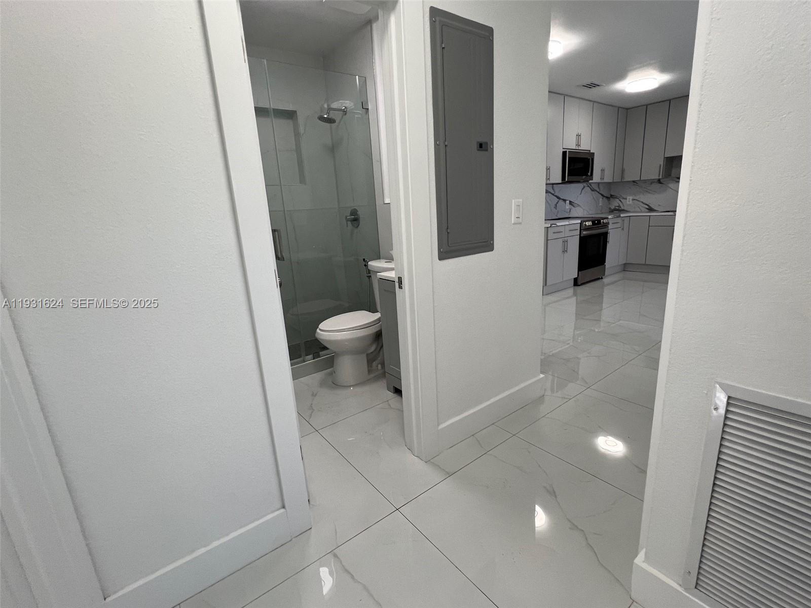 5470 West 8th Lane Hialeah, FL 33012 - Photo 16 of 17