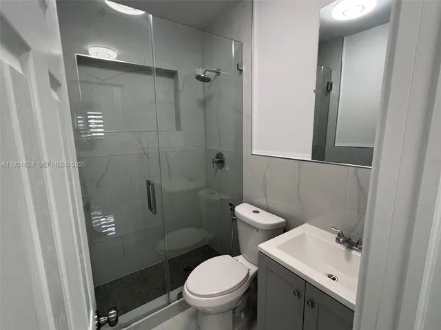 $2,900 | 5470 West 8th Lane, Hialeah, FL 33012