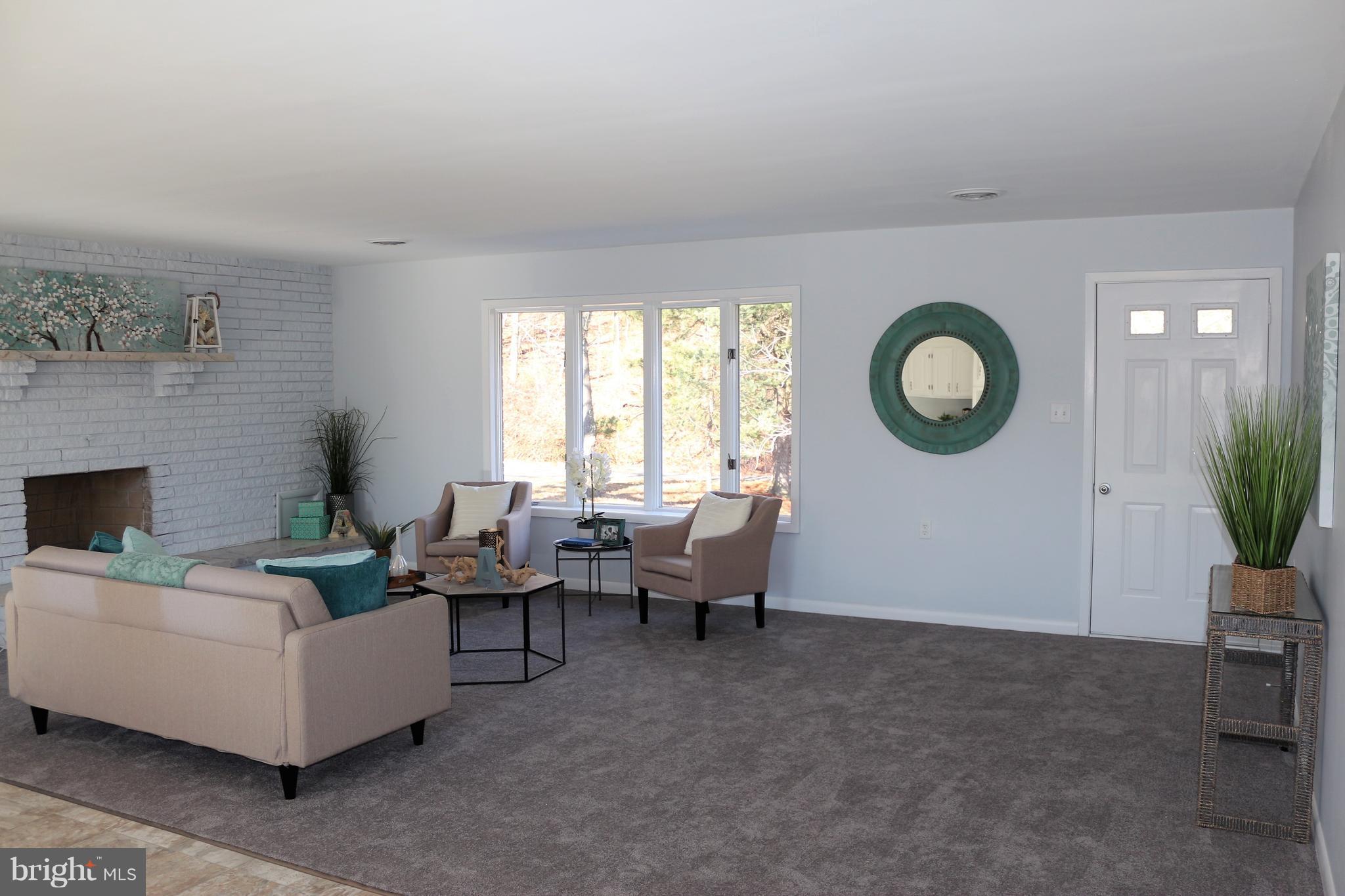 13240 Draper Road Clear Spring, MD 21722 - Photo 5 of 30 Living Room