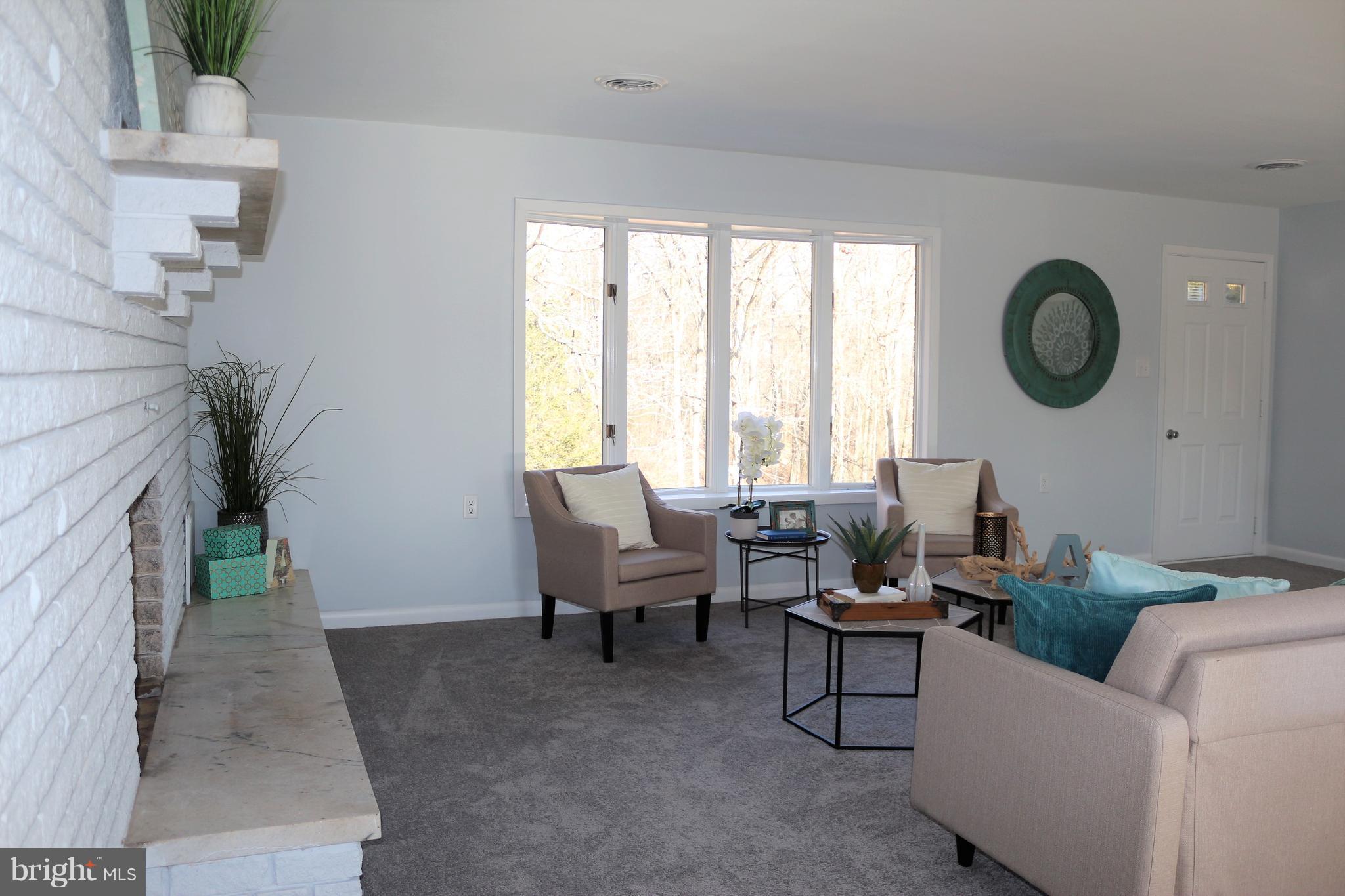 13240 Draper Road Clear Spring, MD 21722 - Photo 7 of 30 Living Room