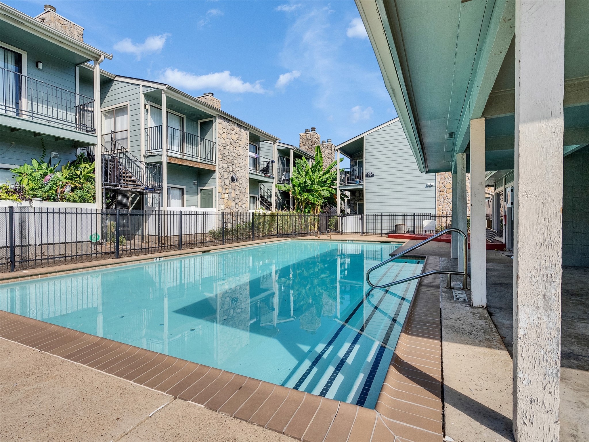 3764 Tanglewilde Street, Unit H8 Houston, TX 77063 - Photo 13 of 22 a view of an outdoor sitting area