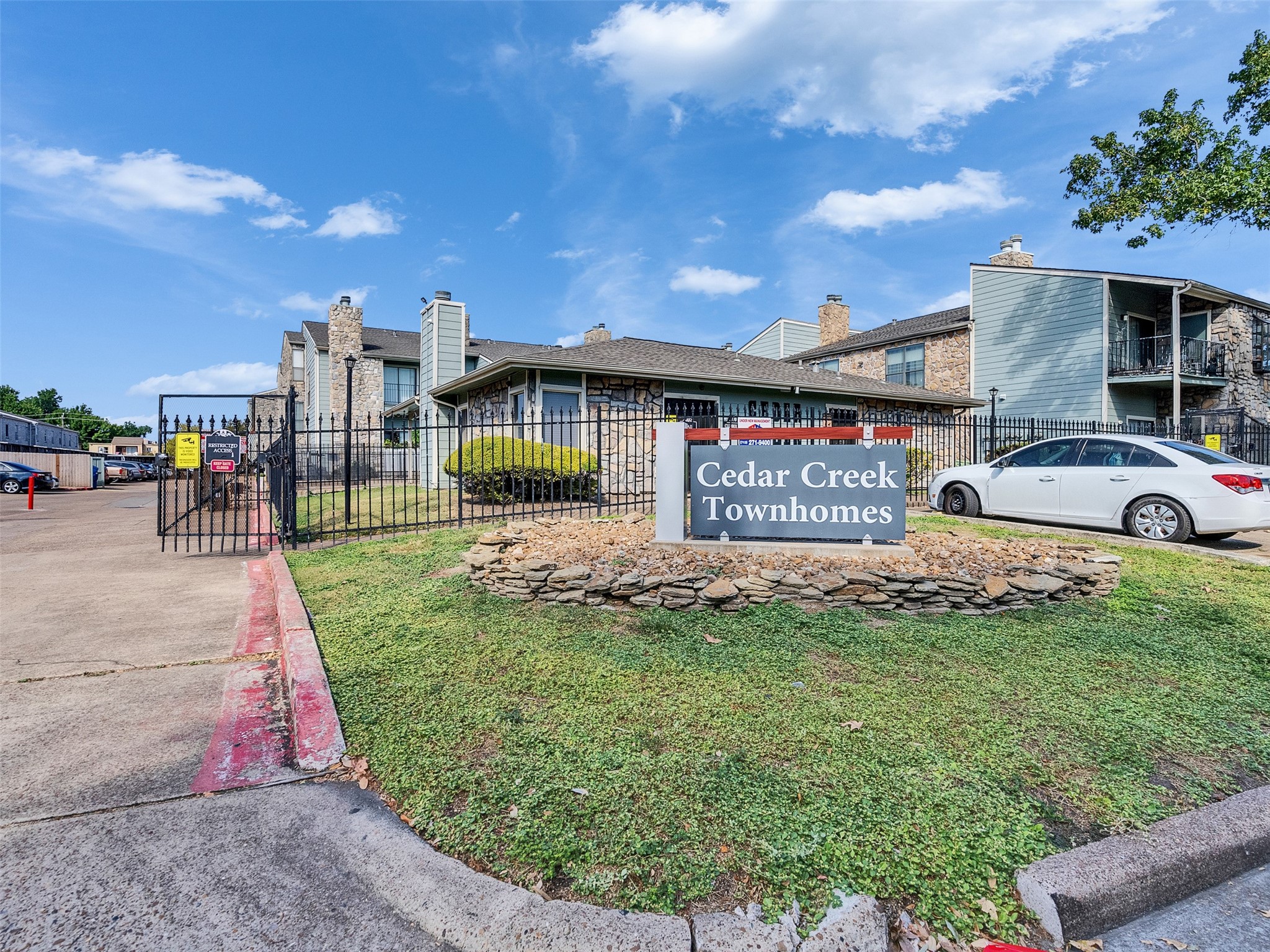 3764 Tanglewilde Street, Unit H8 Houston, TX 77063 - Photo 14 of 22 a view of a park with entertaining space