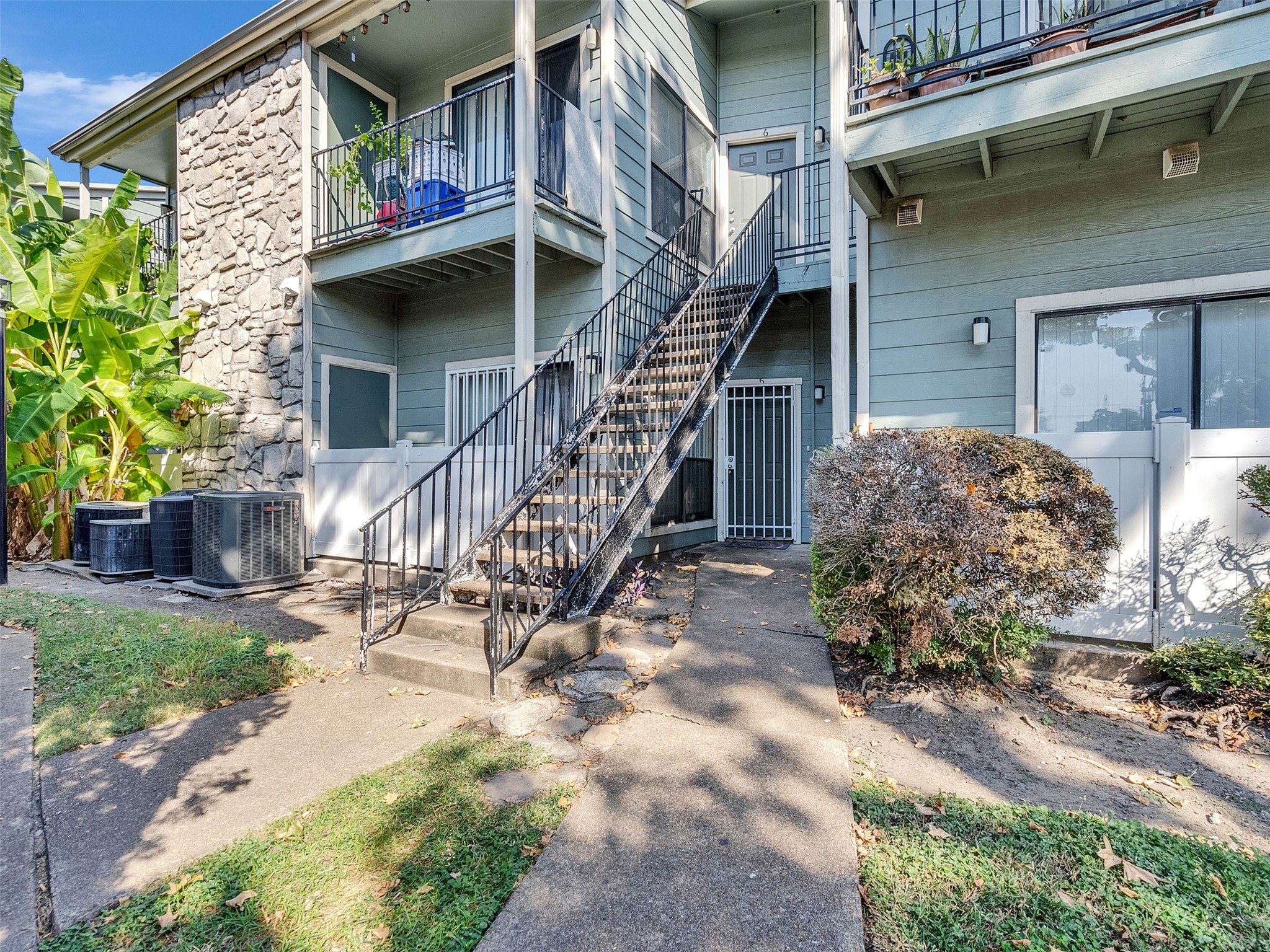 3764 Tanglewilde Street, Unit H8 Houston, TX 77063 - Photo 20 of 22 a view of a house with a yard
