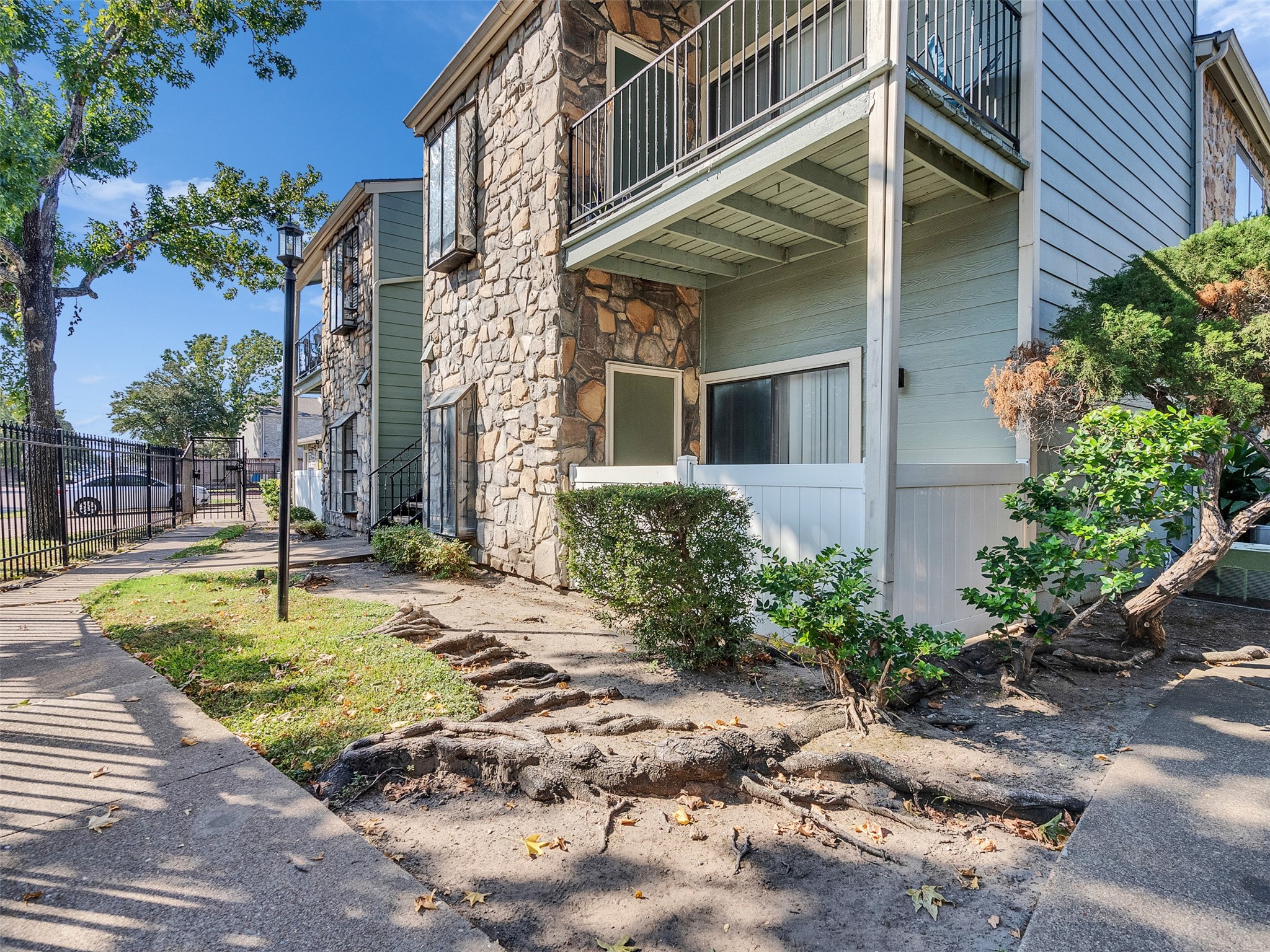 3764 Tanglewilde Street, Unit H8 Houston, TX 77063 - Photo 21 of 22 front view of a house with a yard