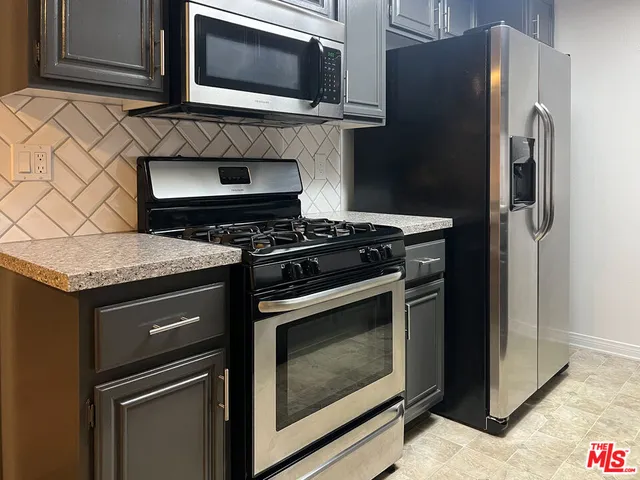 $2,550 | 4083 Tujunga Avenue, Unit 203, Studio City, CA 91604