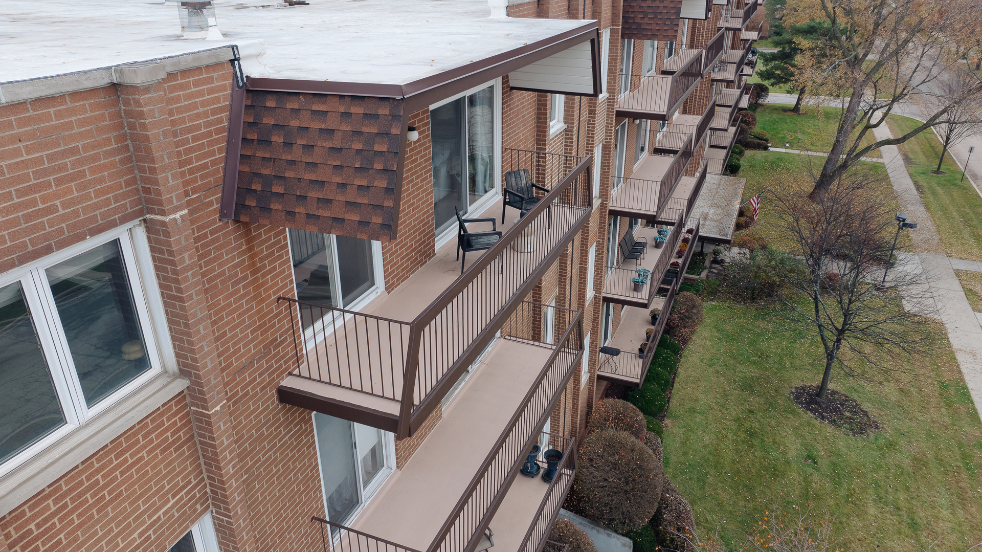 8100 West Foster Lane, Unit 508 Niles, IL 60714 - Photo 2 of 42 a view of an outdoor space