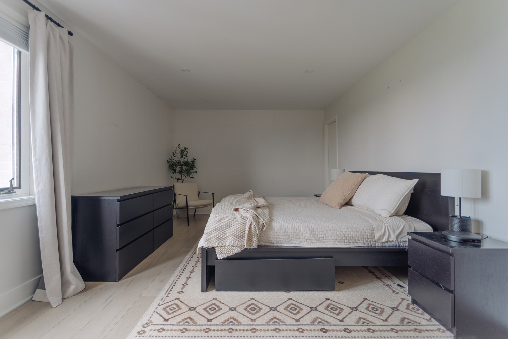 8100 West Foster Lane, Unit 508 Niles, IL 60714 - Photo 21 of 42 a bedroom with a bed and window