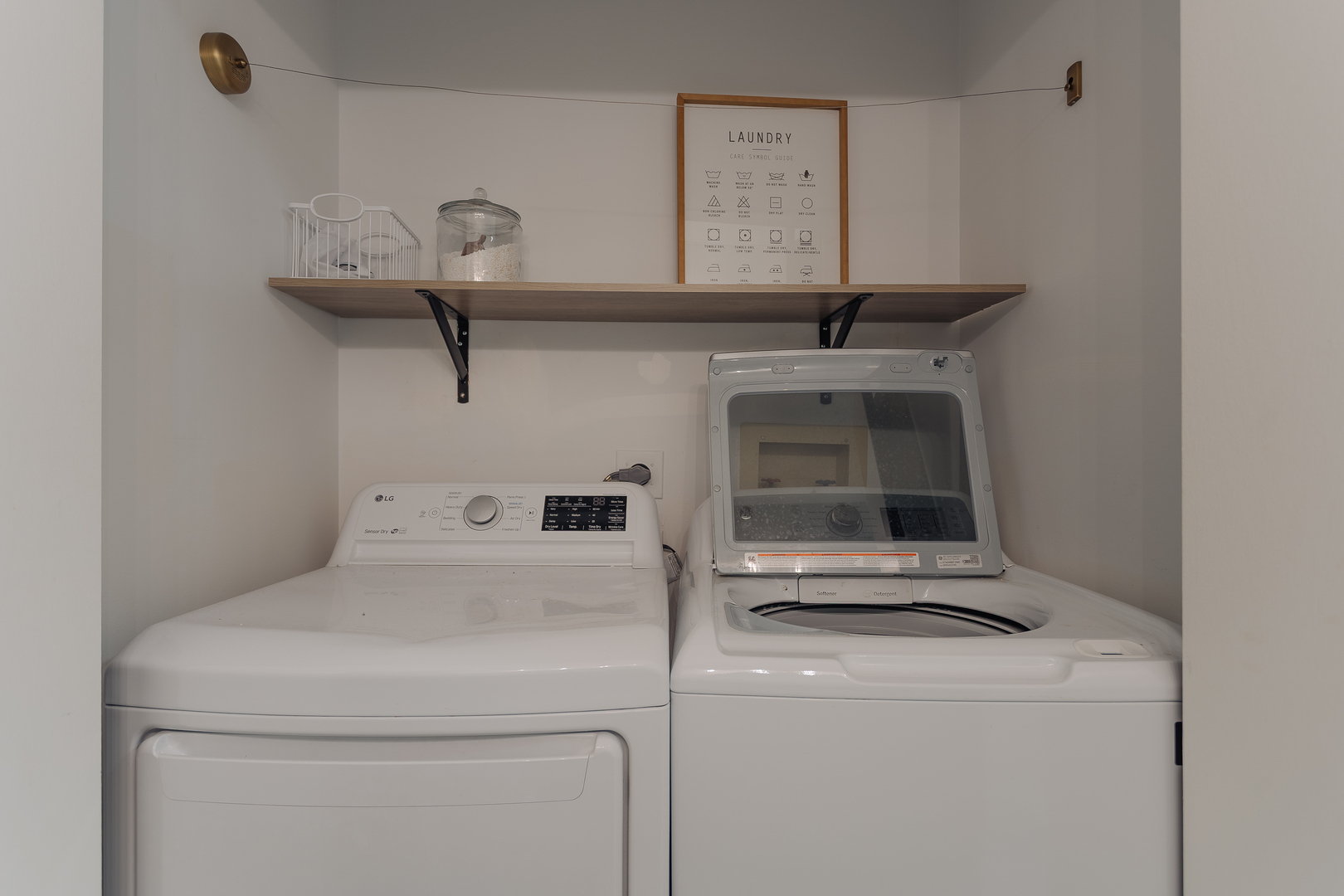 8100 West Foster Lane, Unit 508 Niles, IL 60714 - Photo 29 of 42 a utility room with dryer and washer