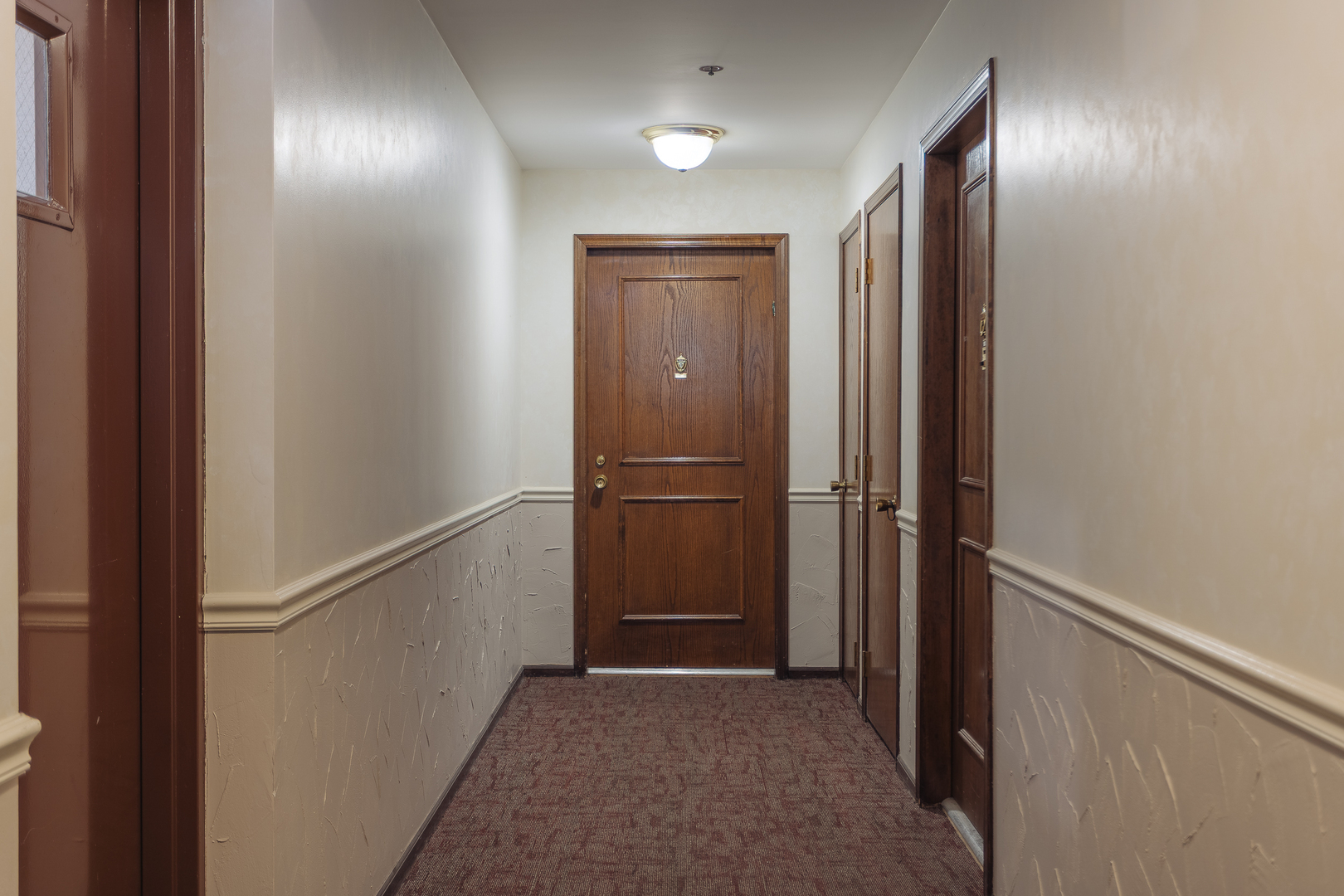 8100 West Foster Lane, Unit 508 Niles, IL 60714 - Photo 37 of 42 a view of elevator