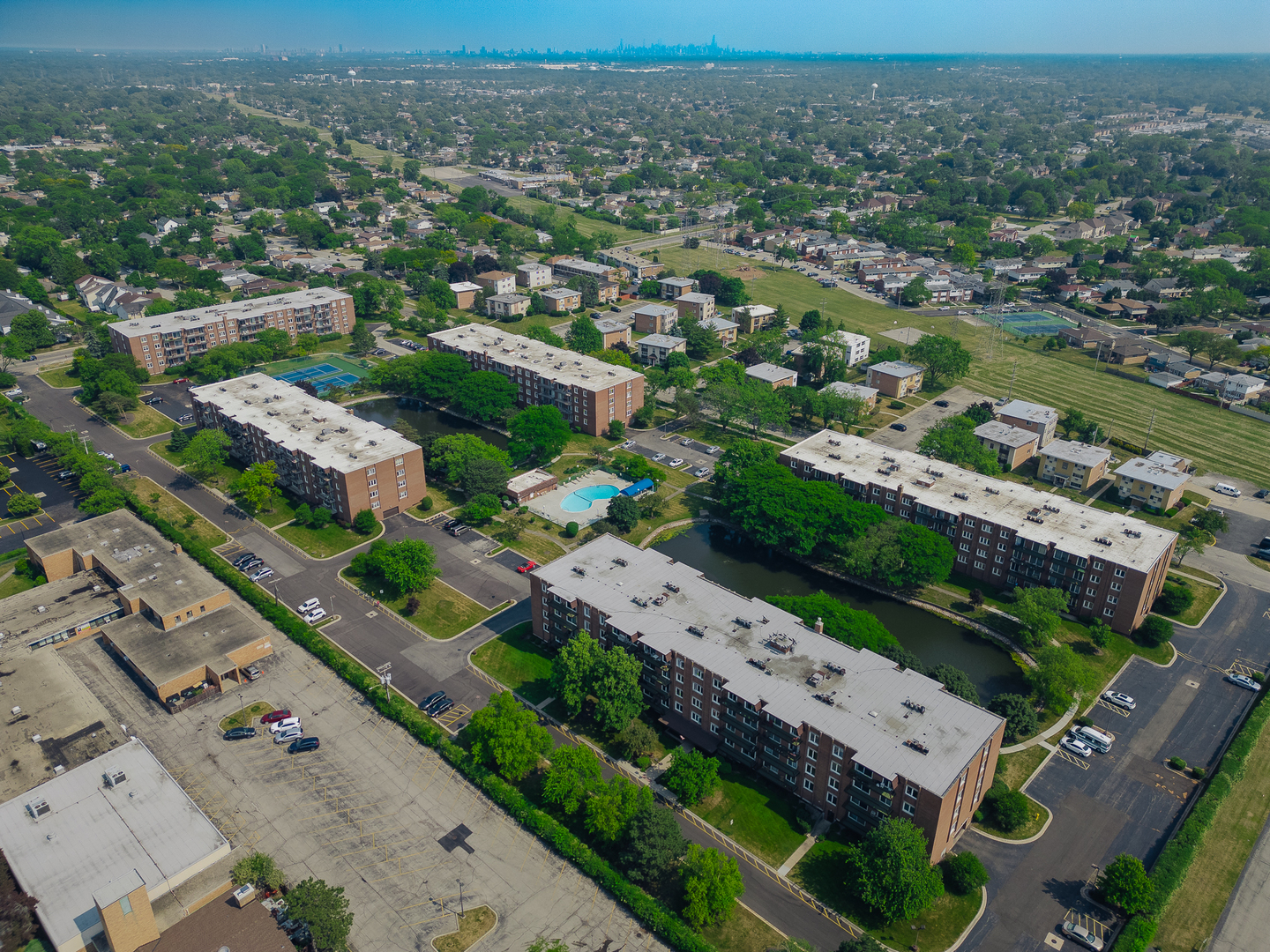 8100 West Foster Lane, Unit 508 Niles, IL 60714 - Photo 40 of 42 an aerial view of multiple house