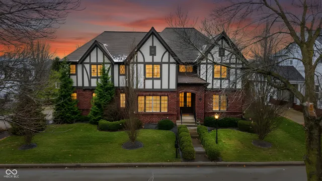 $1,200,000 | 1905 West Main Street, Carmel, IN 46032