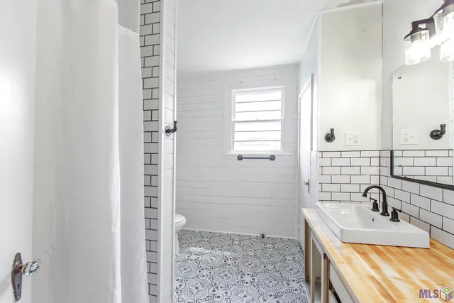 $240,000 | 2440 Highway 20, Vacherie, LA 70090