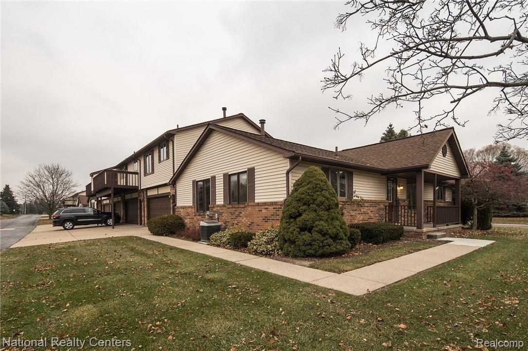 2272 London Bridge Drive, Unit 52 Rochester, MI 48307 - Photo 3 of 24 2 car attached garage; easy access