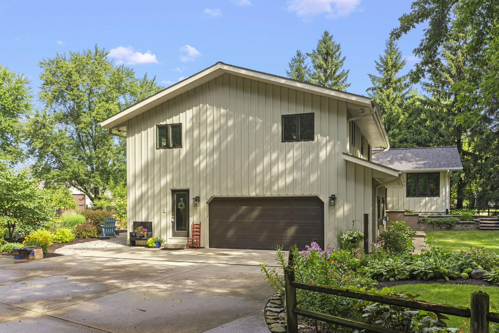 4083 West Sandwich Road Sandwich, IL 60548 - Photo 44 of 74 a front view of a house with a yard