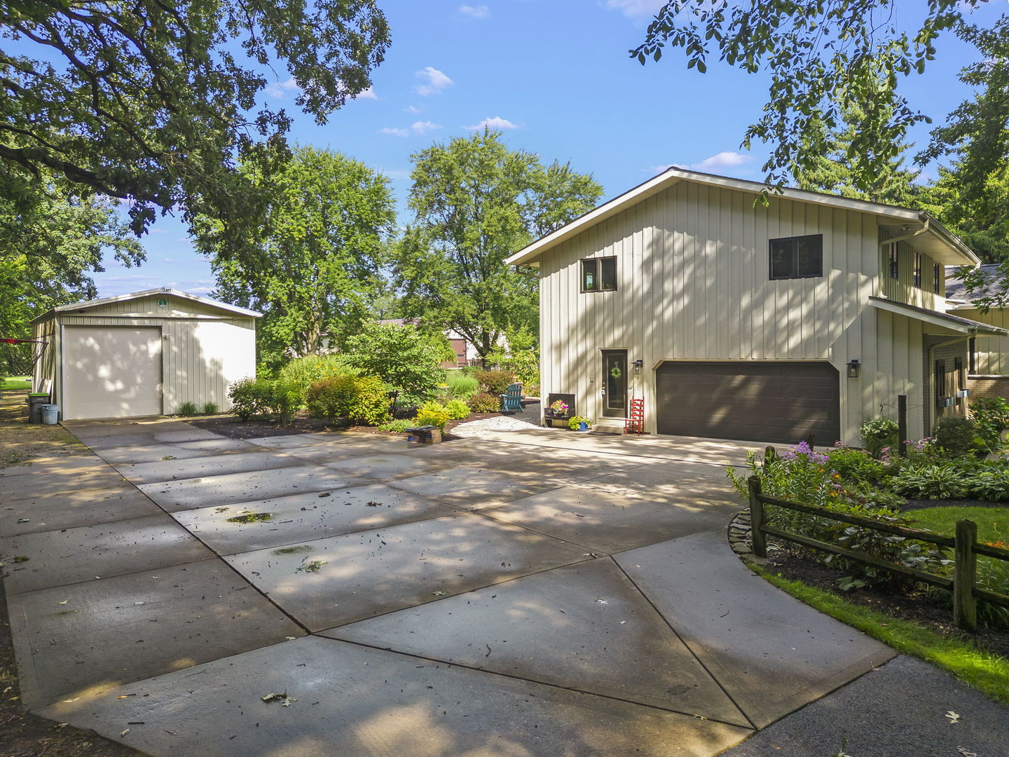 4083 West Sandwich Road Sandwich, IL 60548 - Photo 7 of 74 a front view of a house with a yard and a garage
