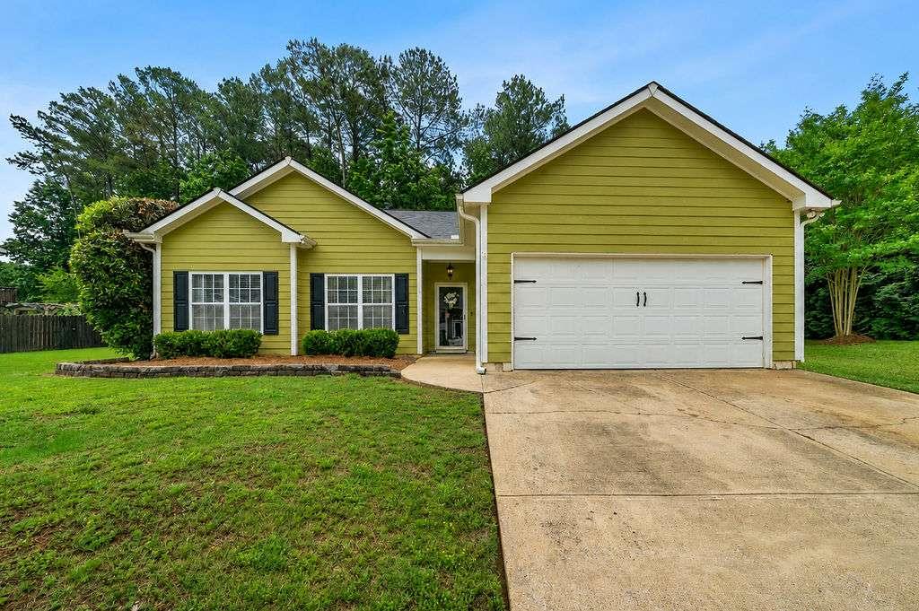 45 Highlander Trail Southwest Rome, GA 30165 - Photo 2 of 32 front view of a house and a yard