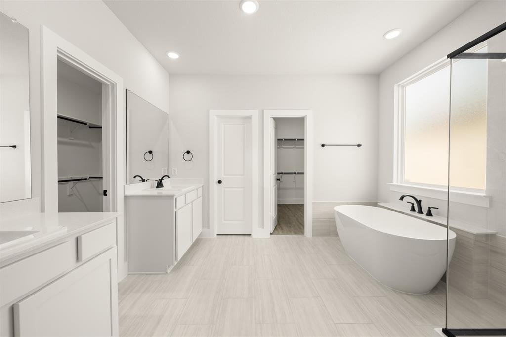 1724 Nesting Robin Lane Krum, TX 76249 - Photo 19 of 40 a spacious bathroom with a tub sink and mirror