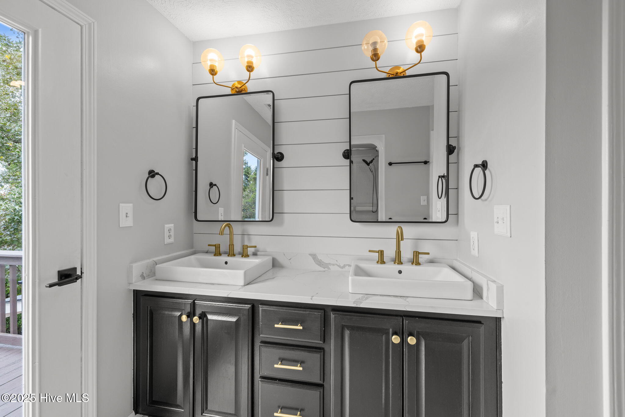 906 Ridge Water Boulevard Morehead City, NC 28557 - Photo 18 of 56 Primary Bathroom