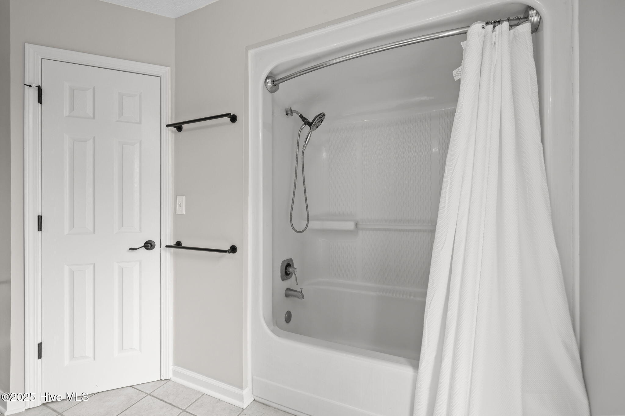 906 Ridge Water Boulevard Morehead City, NC 28557 - Photo 19 of 56 Primary Bathroom