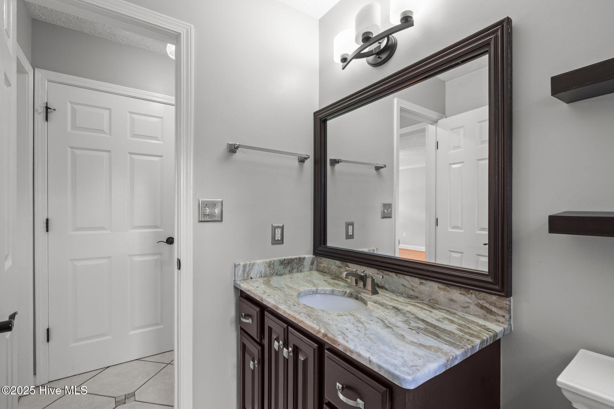 906 Ridge Water Boulevard Morehead City, NC 28557 - Photo 30 of 56 Downstairs