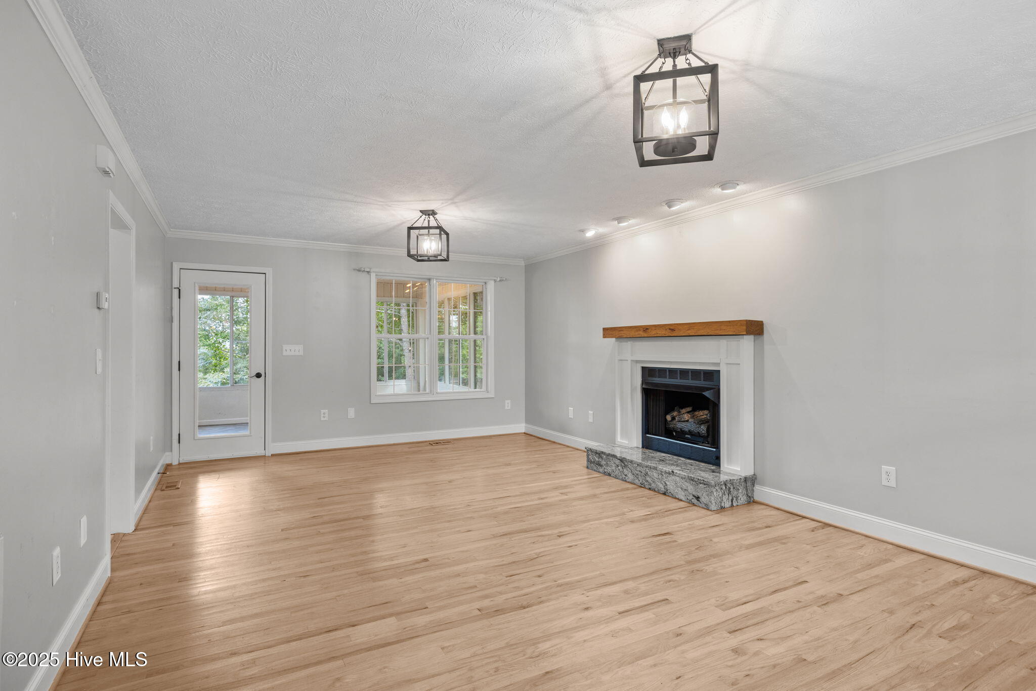 906 Ridge Water Boulevard Morehead City, NC 28557 - Photo 4 of 56 Living Room