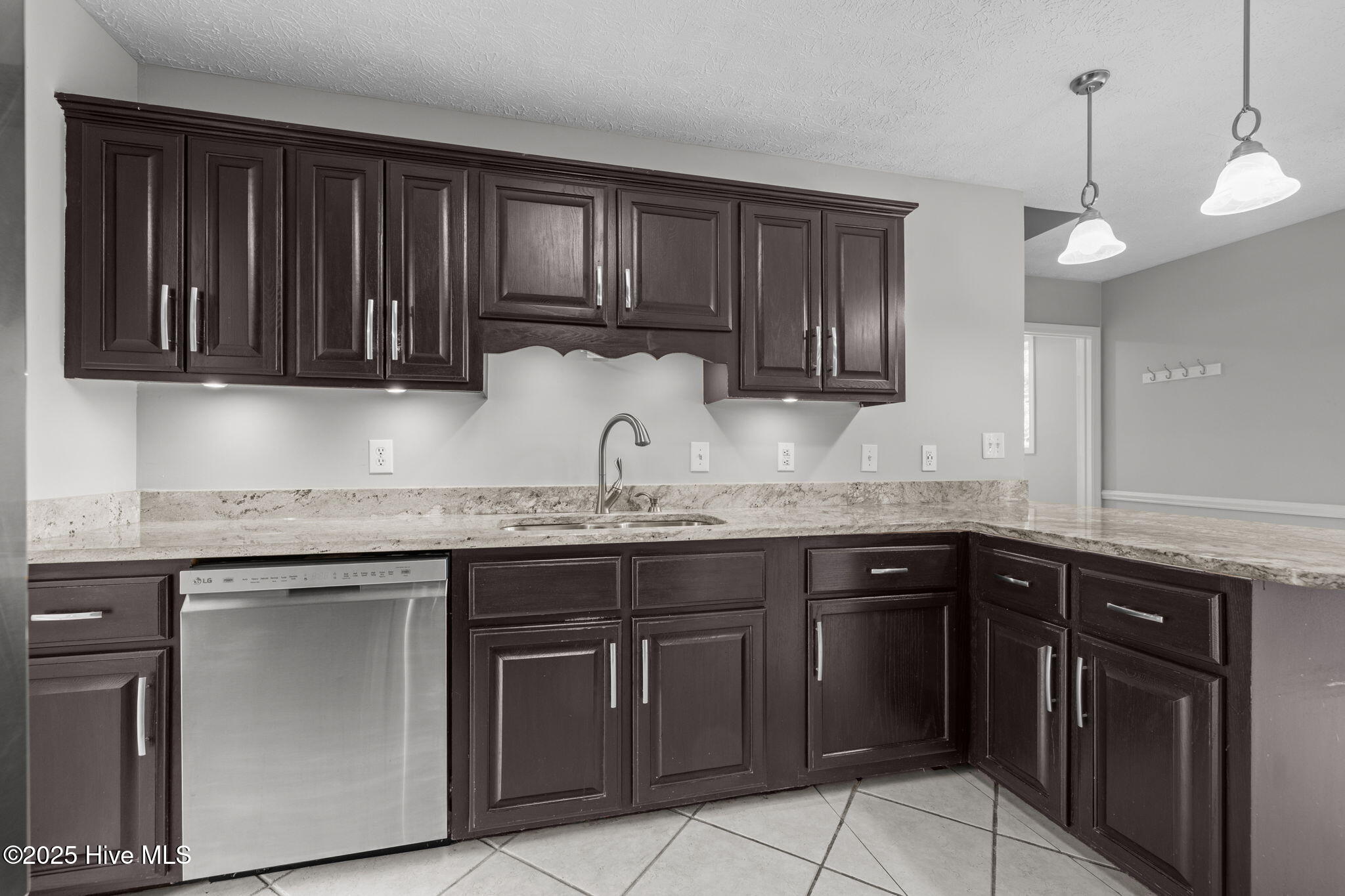 906 Ridge Water Boulevard Morehead City, NC 28557 - Photo 7 of 56 Kitchen