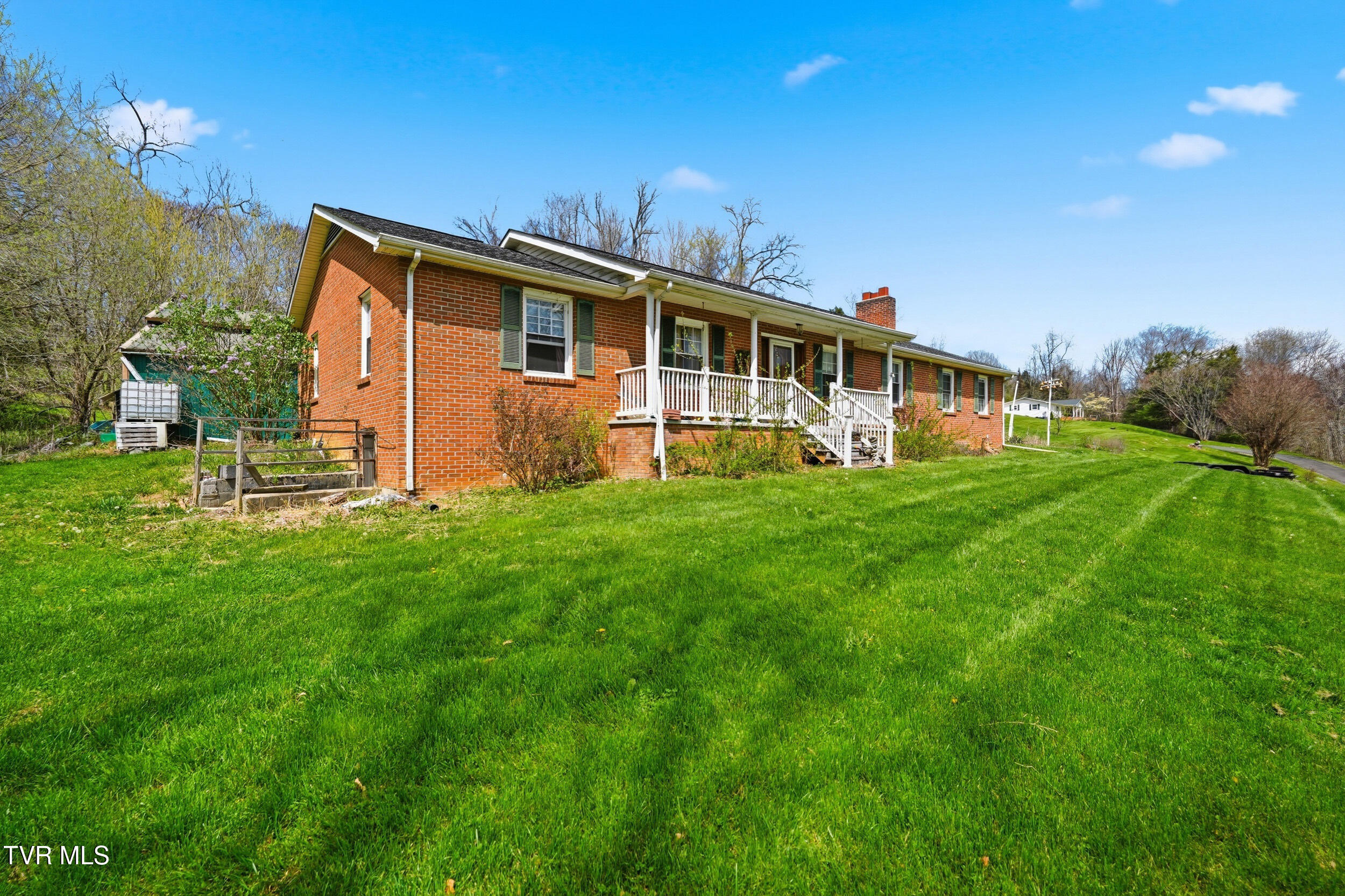 20180 Monroe Road Damascus, VA 24236 - Photo 2 of 43 1_20180 monroe rd-36