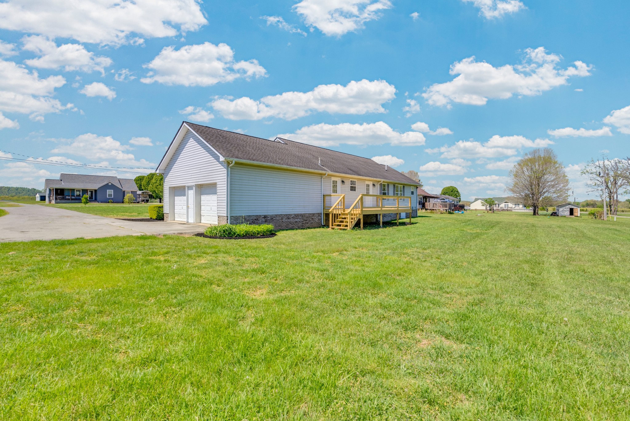 199 Tomahawk Lane Doyle, TN 38559 - Photo 5 of 29 a view of a house with a big yard