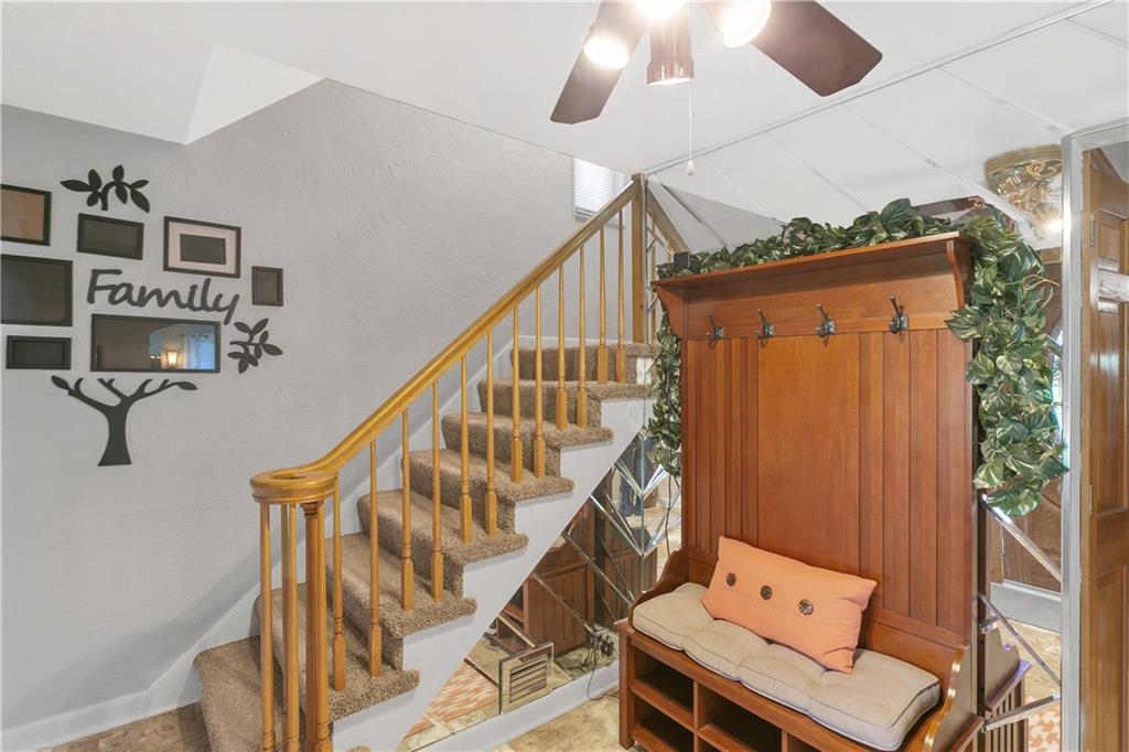 7048 Shannon Road Verona, PA 15147 - Photo 6 of 25 Gallery Image 6