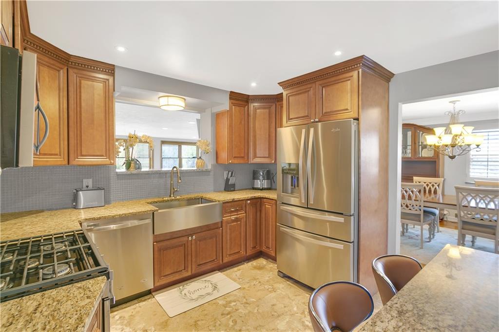 7048 Shannon Road Verona, PA 15147 - Photo 7 of 25 Gallery Image 7