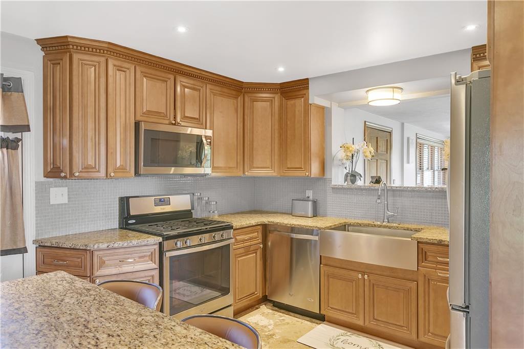 7048 Shannon Road Verona, PA 15147 - Photo 8 of 25 Gallery Image 8