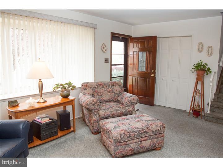 441 Meadowcroft Road Woodbury, NJ 08096 - Photo 2 of 25 Living Room