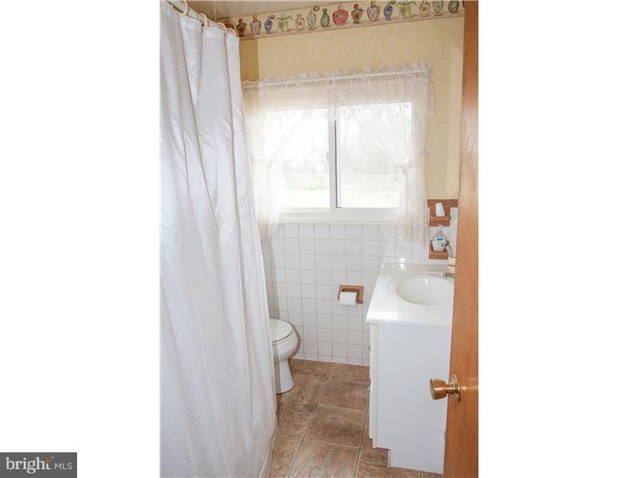441 Meadowcroft Road Woodbury, NJ 08096 - Photo 15 of 25 Bathroom