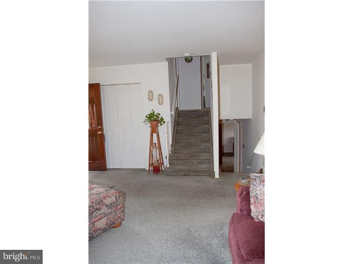 441 Meadowcroft Road Woodbury, NJ 08096 - Photo 3 of 25 Living Room