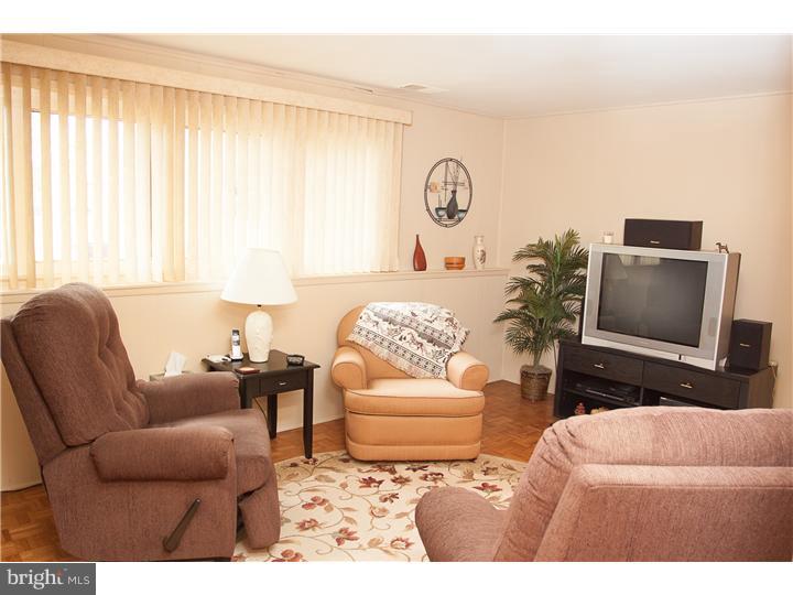 441 Meadowcroft Road Woodbury, NJ 08096 - Photo 10 of 25 Family Room