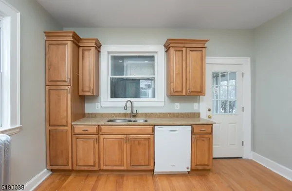 $2,600 | 31 Cloverhill Place, Unit 1, Montclair, NJ 07042